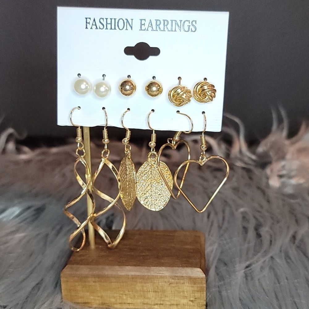 🪦 5/$30 6 Pair Earing Set